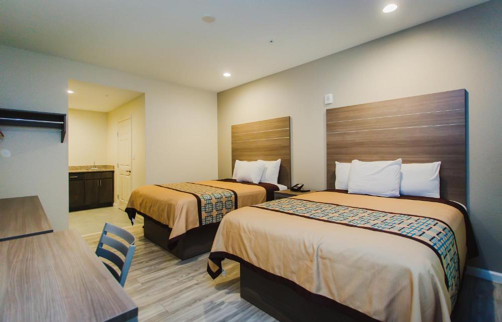 Queen Room - Non-Smoking interior